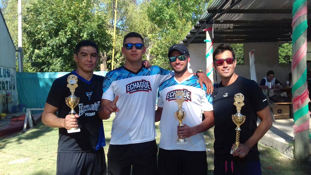 Nadadores del AEC festejaron en tierra de carnavales