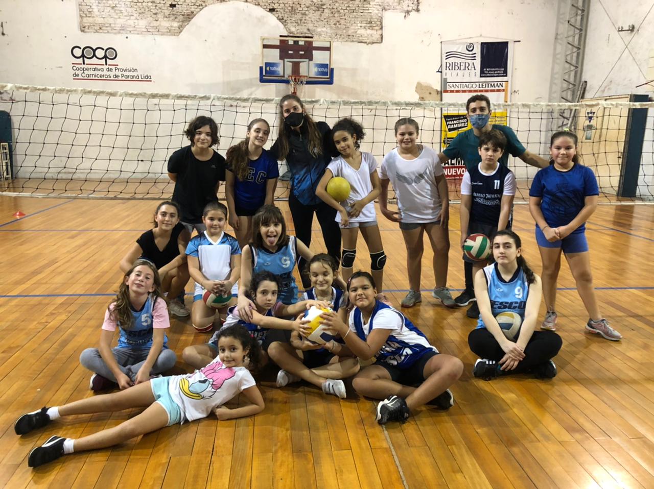 Las mini voley participaron de un encuentro en Sionista