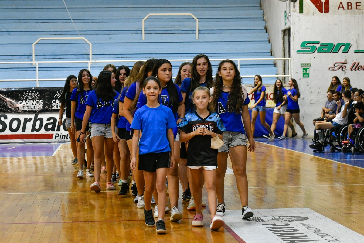 Festejamos nuestro 90° Aniversario con desfile de deportistas y la Banda de la Policía